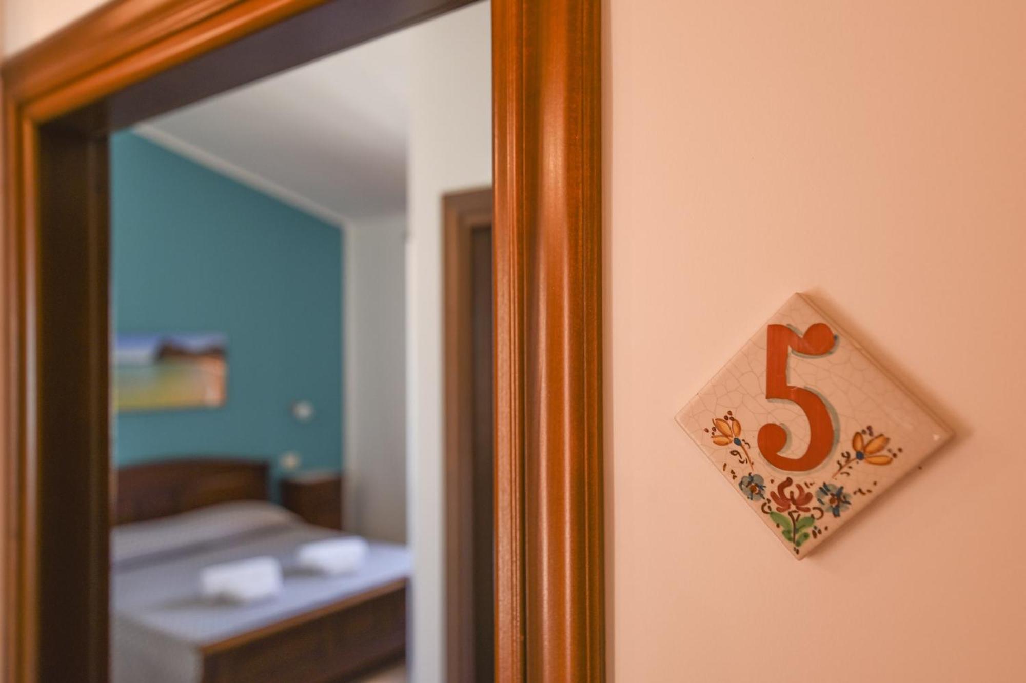 Bed and Breakfast Aurora Кастеллуццо Номер фото